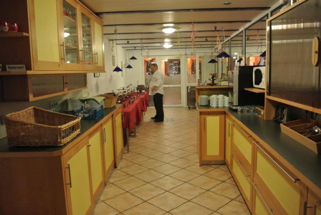 Park Hotel & Gaestehaus Rust Ngoại thất bức ảnh